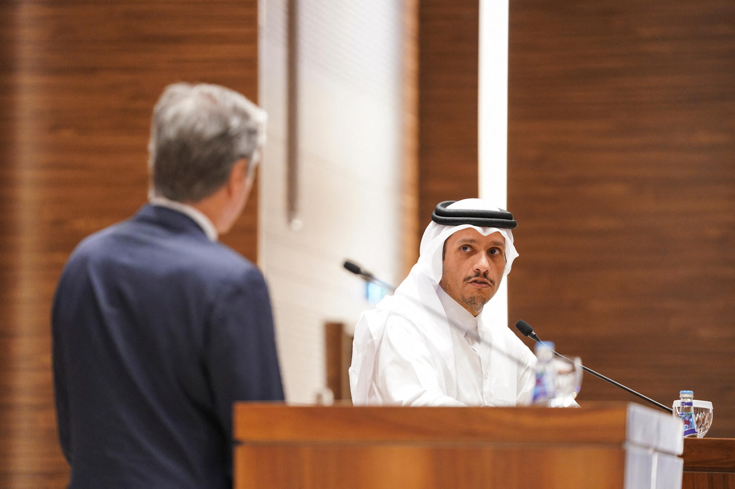 O secretário de Estado dos EUA, Antony Blinken, e o primeiro-ministro e ministro das Relações Exteriores do Catar, Mohammed bin Abdulrahman Al Thani, participam de uma entrevista coletiva em Doha, Catar, em 24 de outubro de 2024.