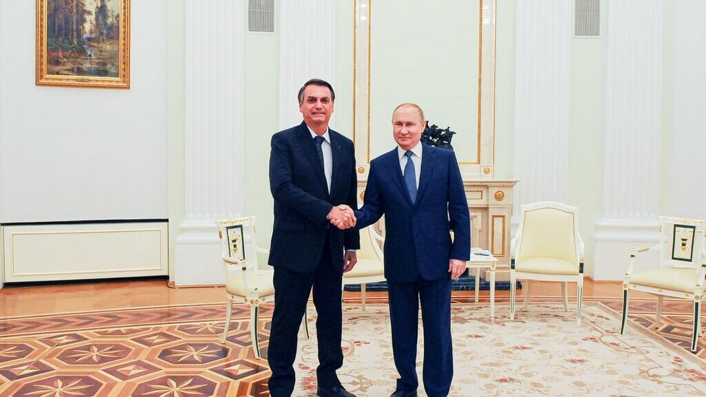 O presidente brasileiro, Jair Bolsonaro, ao lado do presidente russo, Vladimir Putin, após encontro no Kremlin, em 16 de fevereiro de 2022.