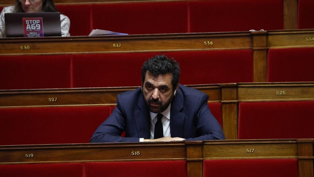 Le député écologiste Karim Ben Cheikh assiste à une séance à l'Assemblée nationale, le 4 avril 2024. (Image d'illustration)