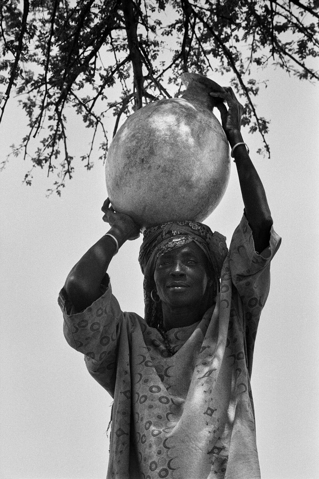 La femme à la jarre © Sebastião SALGADO - WEB