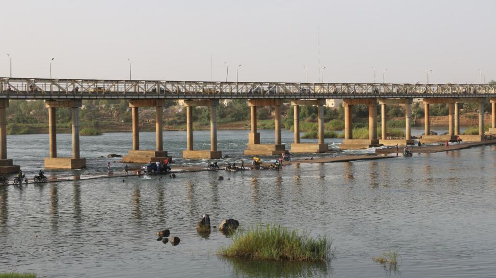 存档地图 / 非洲：马里的卡伊桥（le pont de Kayes）
Image archive / Afrique : le pont de Kayes paisible malgré les menaces sécuritaire au Mali. (illustration)