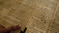 Một phần chép tay Sách Ê-sai (Isaih Scroll), Những Cuộn sách Biển Chết, bảo tàng Israel tại Jerusalem, ngày 26/06/2011.