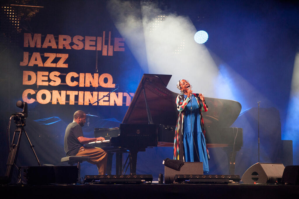 La chanteuse Cécile McLorin Salvant et son pianiste Sullivan Fortner à Marseille en juillet 2021.