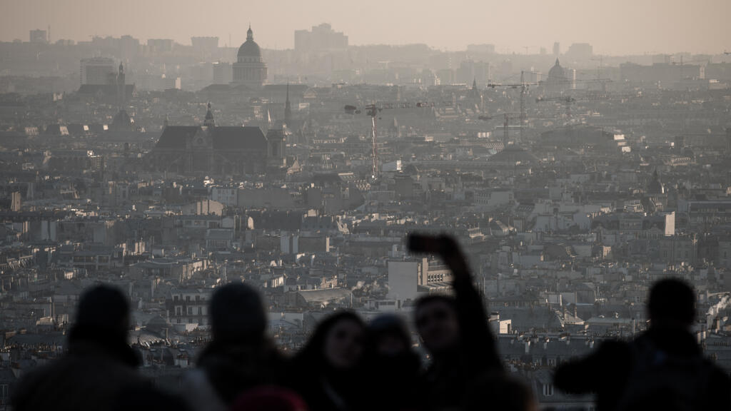 Névoa de poluição em 4 de dezembro de 2016 em Paris.