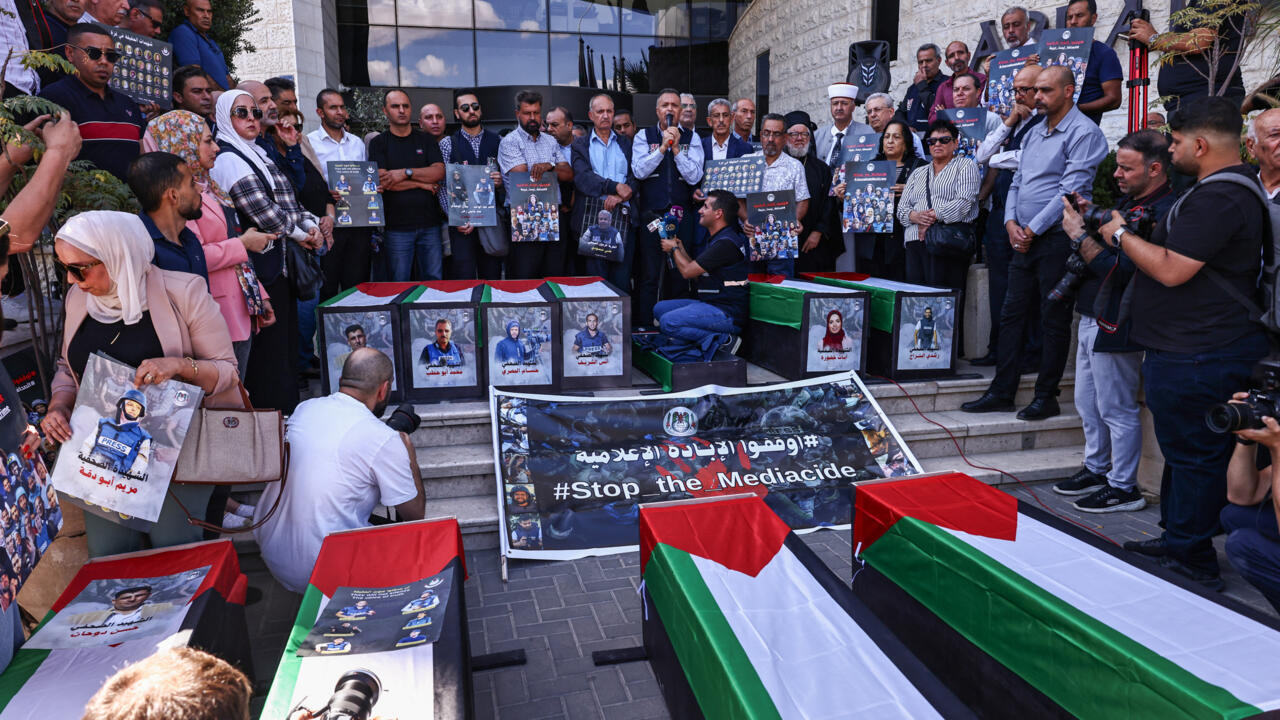 Cisjordanie occupée: manifestation contre les attaques israéliennes visant les journalistes à Gaza