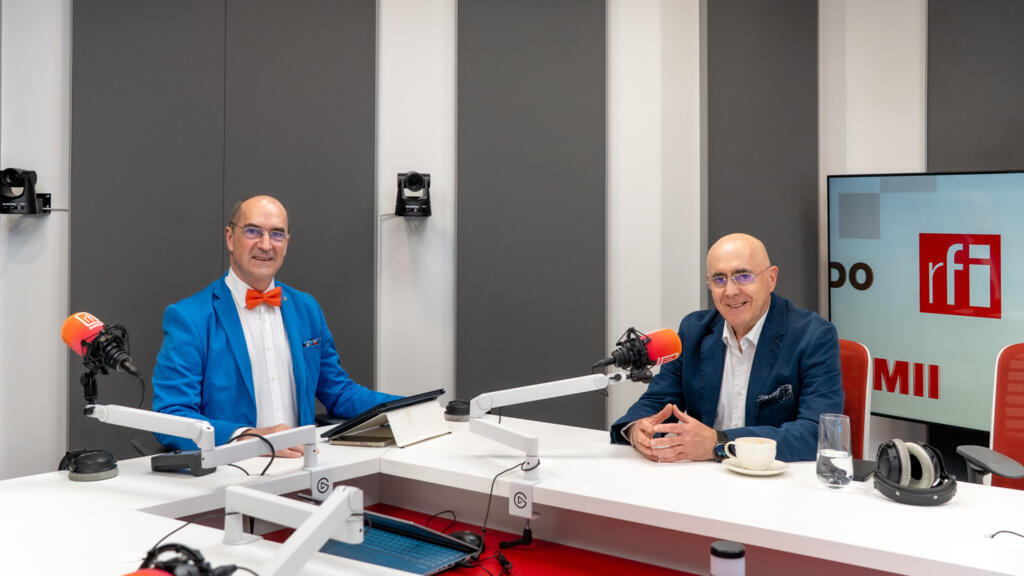 Sergiu COSTACHE și Cristian Dan IONESCU în studioul RFI România
