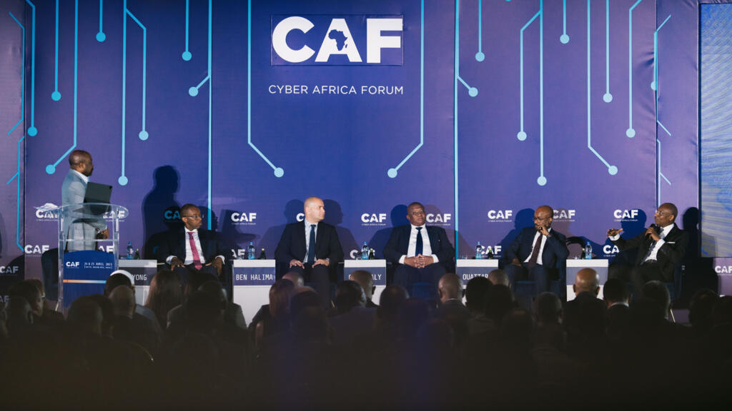 Enregistrement du Débat africain lors de la 3ème édition du Cyber Africa Forum, le 24 avril 2023.