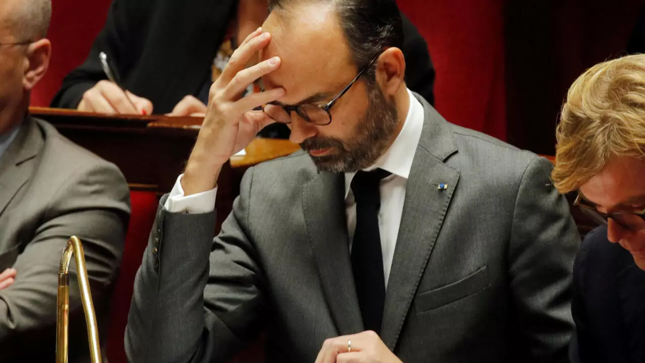 法總理輕鬆挺過不信任案投票左派譴責政府脫離人民