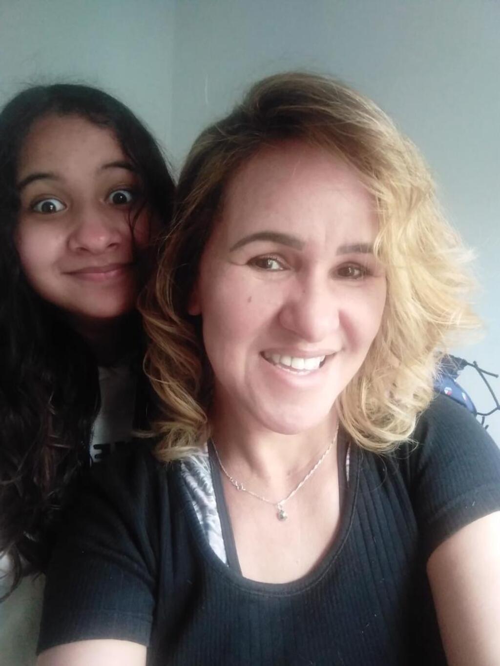 Rosângela Pereira de Jesus com a filha Iasmym Kamile