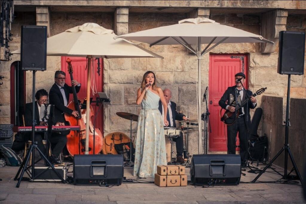 A cantora brasileira Luciana Araújo se apresentou em cerca de 70 casamentos em Portugal.