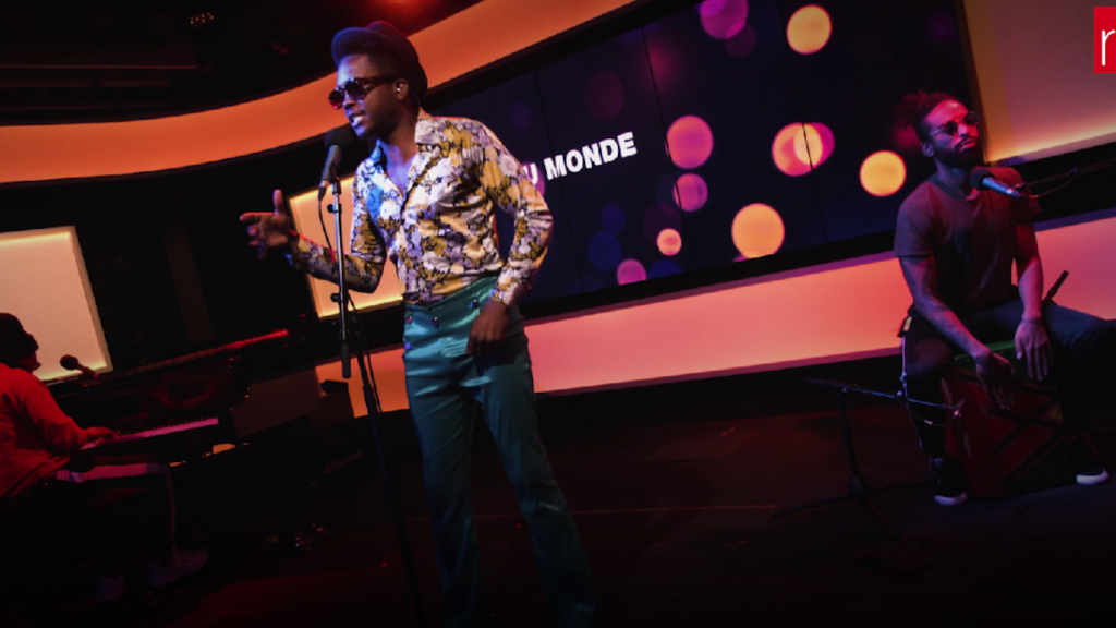 Cimafunk et ses musiciens interprètent Funk Aspirin en live à RFI.