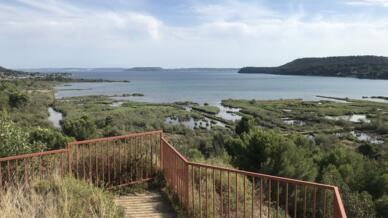 Khu vực Nhà máy thuốc súng cũ giờ là Công viên bảo tồn thiên nhiên Saint-Chamas.