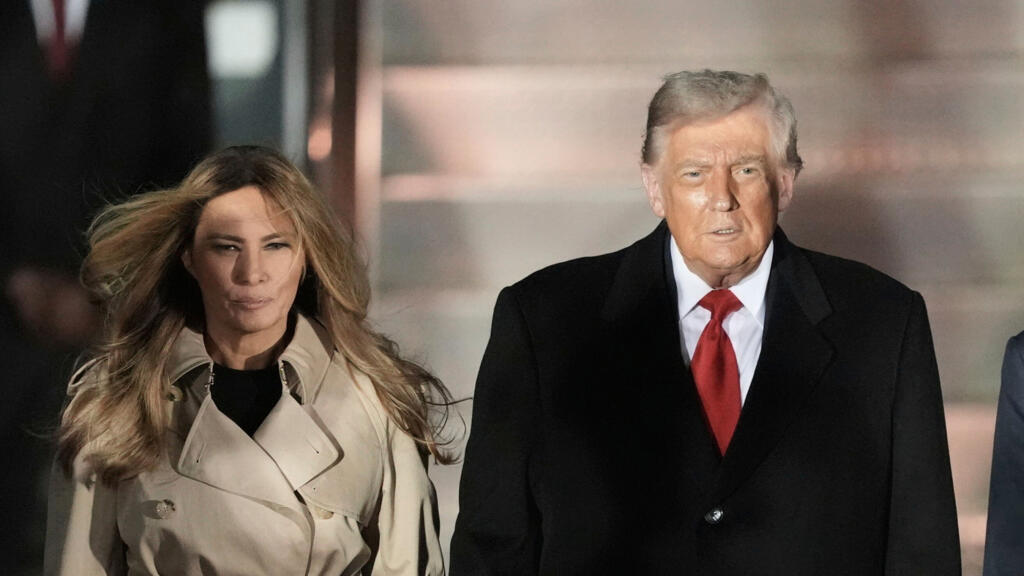 Tổng thống Mỹ Donald Trump và đệ nhất phu nhân Melania Trump đến Sân bay Stansted gần Luân Đôn, Anh, ngày 16/09/2025.