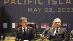 Ảnh chụp từ vidéo: Ngoại trưởng Hoa Kỳ Antony Blinken (T) gặp lãnh đạo các đảo quốc Thái Bình Dương tại Port Moresby, Papua New Guinea, ngày 22/05/2023.