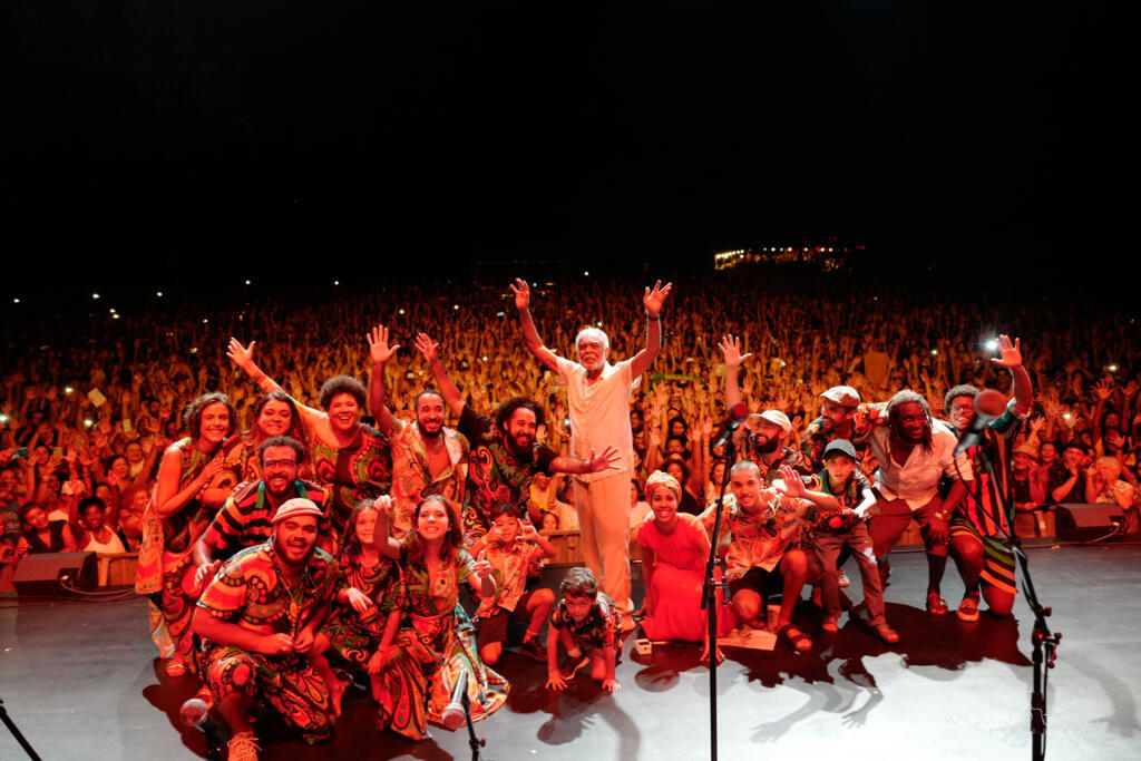 Gil e família no palco montado em parque de Genebra. Divulgação- Marcio Toledo, Ville de Genève