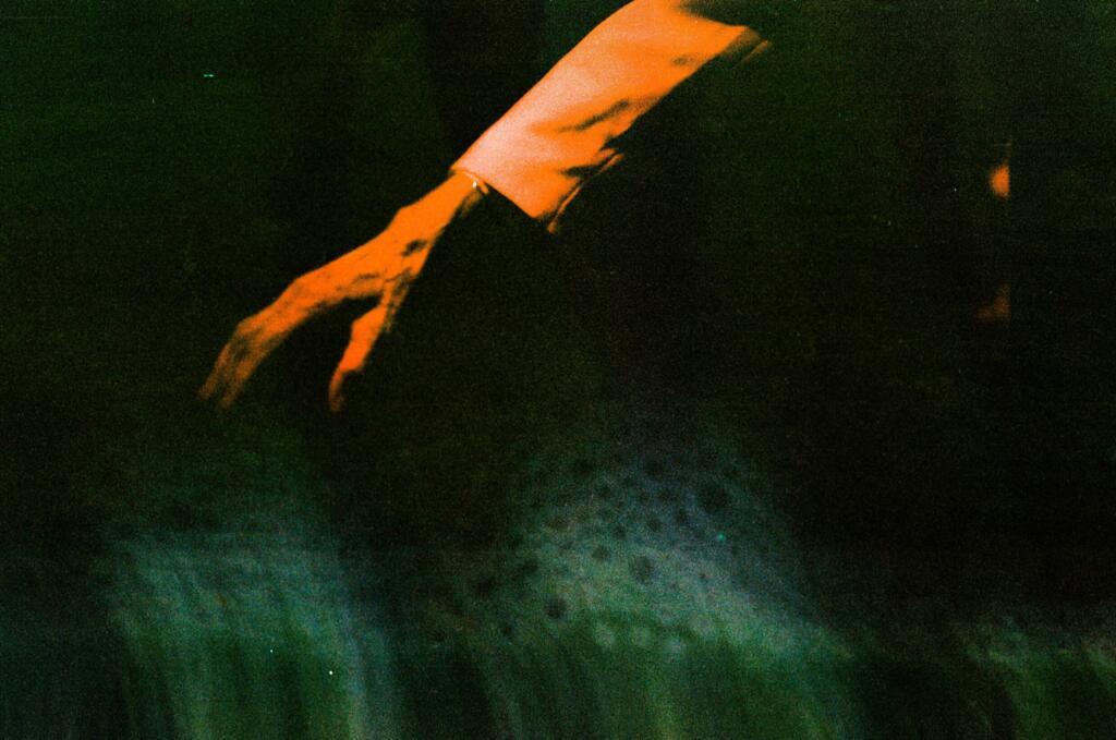 Imagem da série "Alumbre na Macaia", de Ian Cheibub.