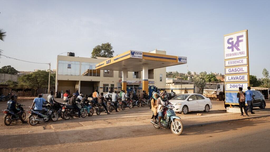 Au Mali, l'accès au carburant se stabilise à Bamako mais reste compliqué en région