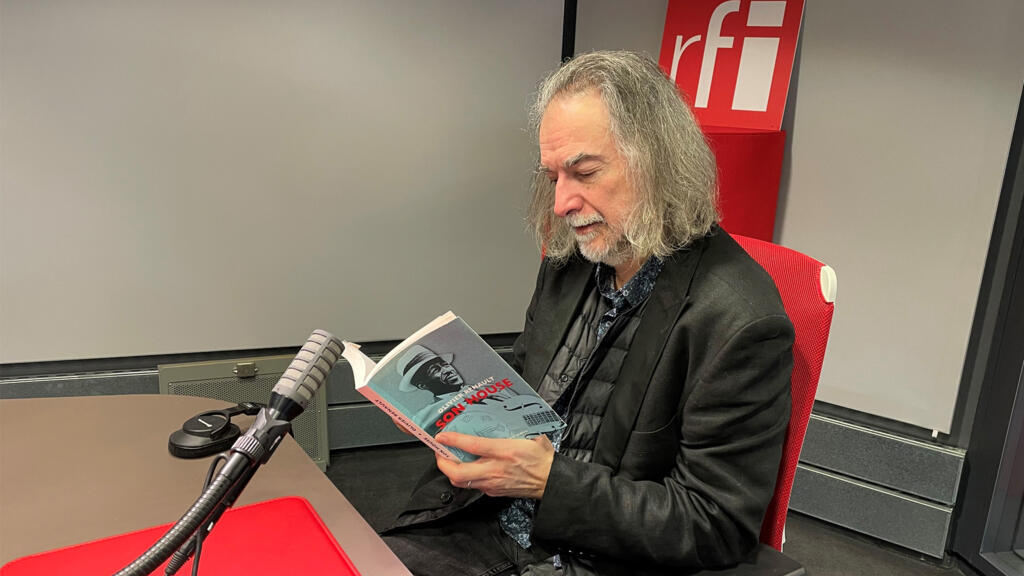 Olivier Renault plongé dans son récit sur Son House.