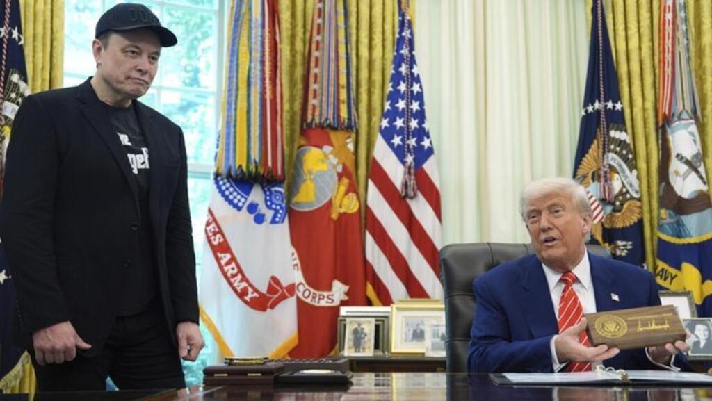 特朗普与马斯克开撕：“忘恩负义”vs“疯子”