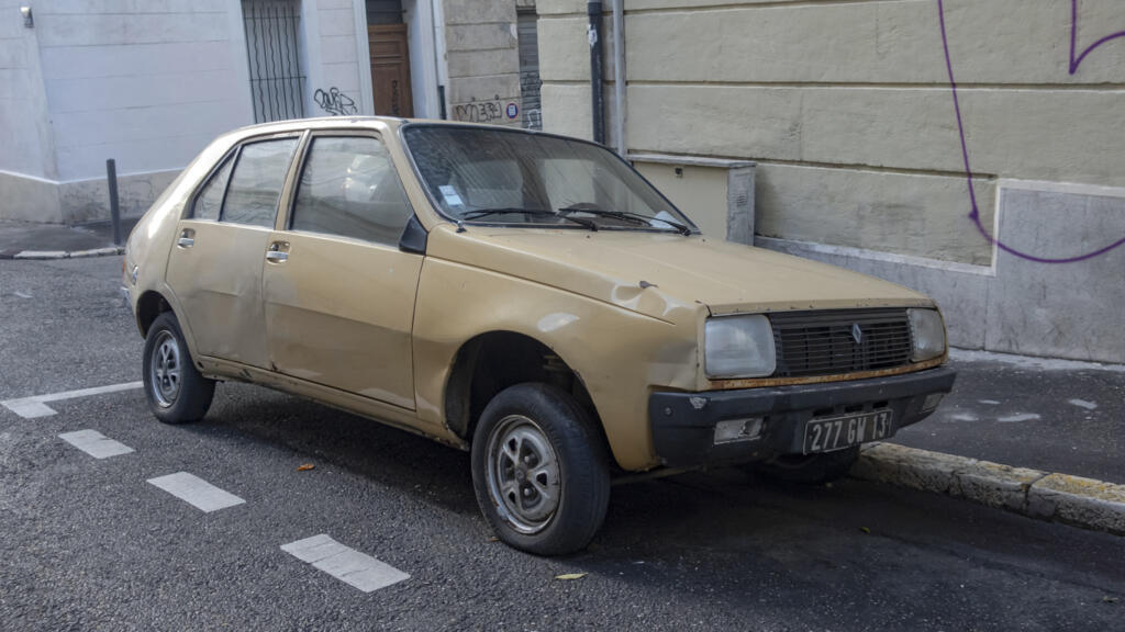 La Renault 14, dite la poire.