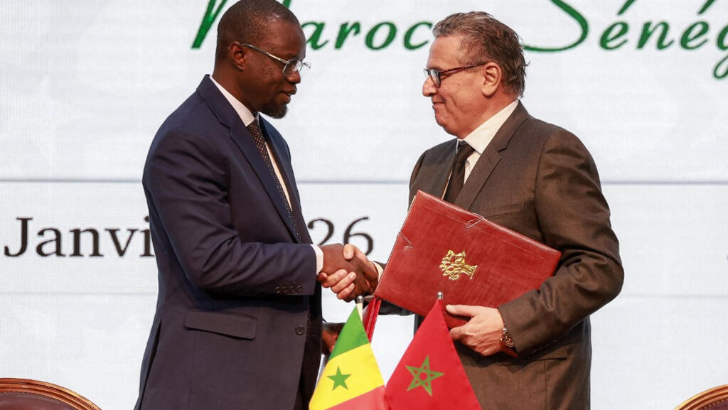 À la Une: football, polémique et diplomatie