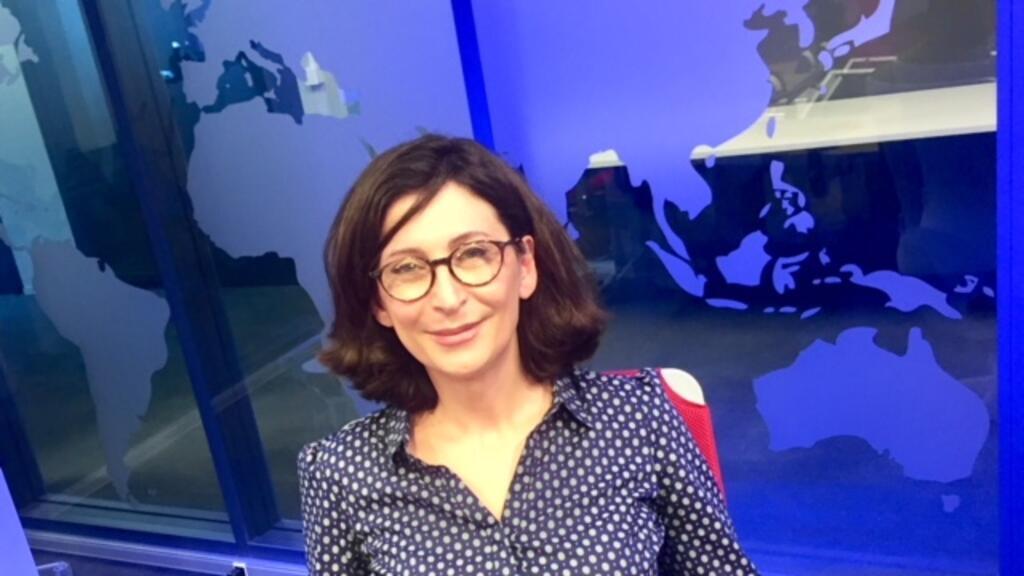 L'écrivaine Parisa Reza en studio à RFI.