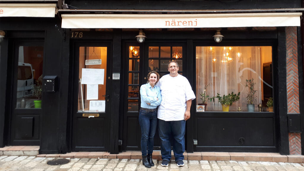 Sousana et Nabil Attard devant leur restaurant Närenj.