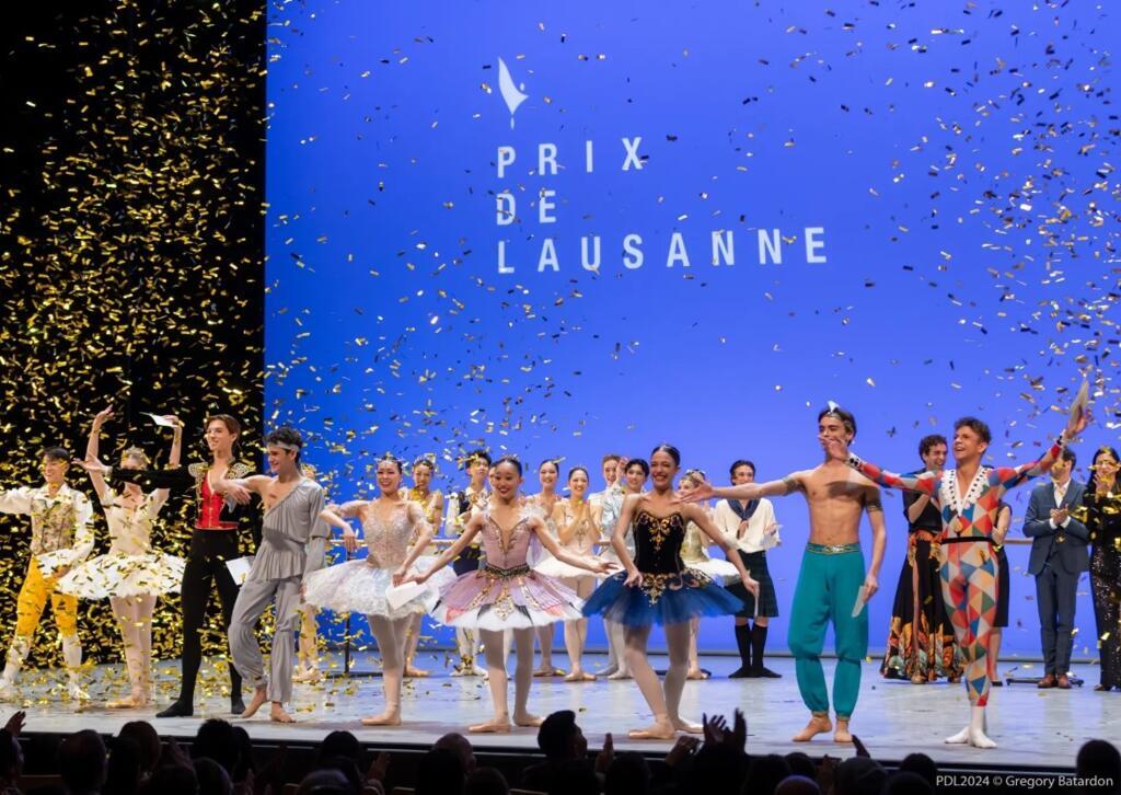 Bailarinos no palco do Prix de Lausanne de 2024.