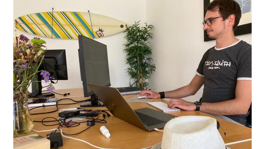 Donovan préfère travailler dans le salon du «Roof», un hébergement partagé dédié aux «nomades digitaux».