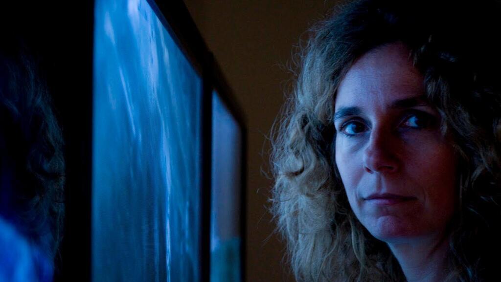 A artista e cineasta paulista Sonia Guggisberg, roteirista e diretora do documentário "Através dos seus olhos".