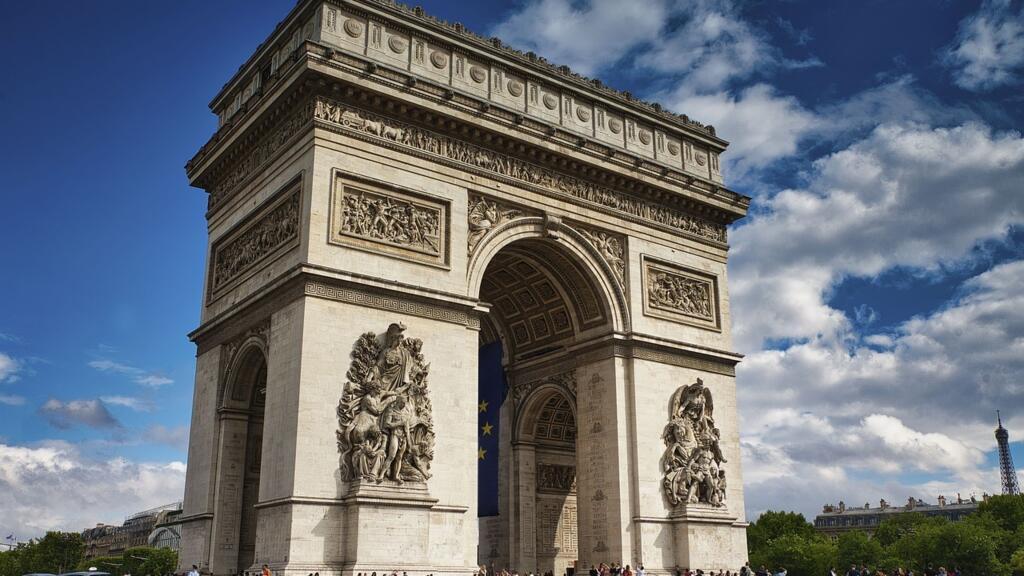 Arcul de Triumf de la Paris.