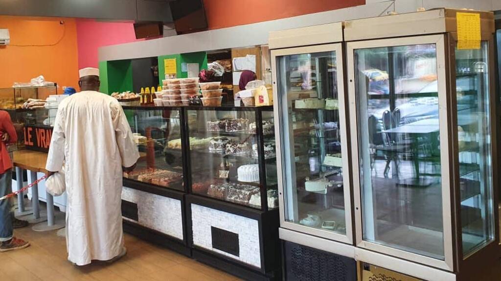 Seydou Badini dans la boulangerie.