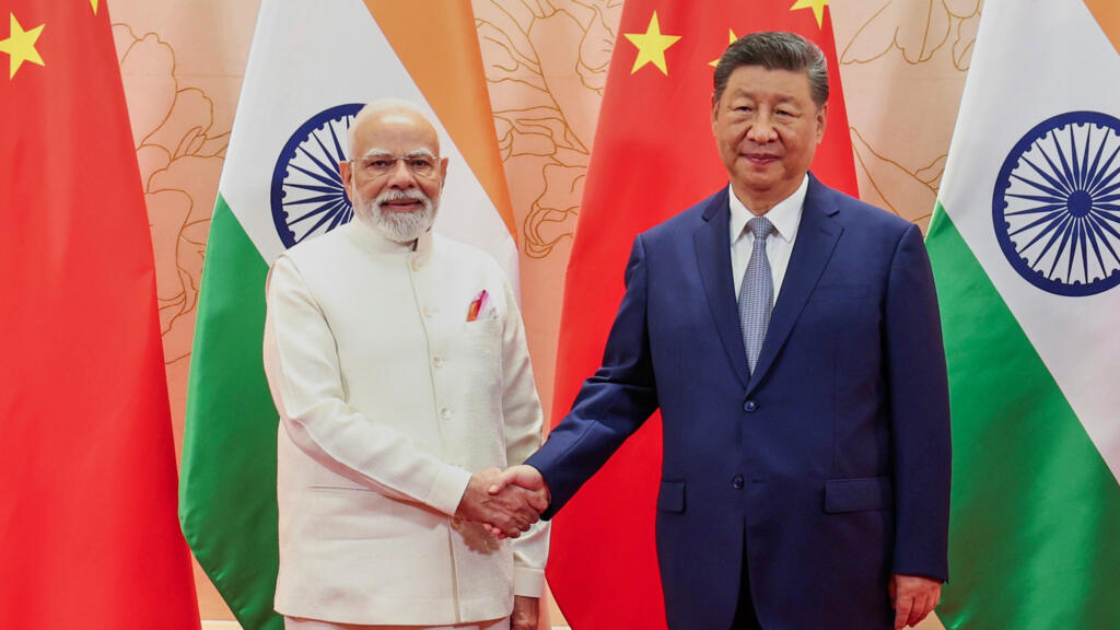 Premierul indian Narendra Modi și președintele Chinei, Xi Jinping la Shanghai, China, 31 august 2025