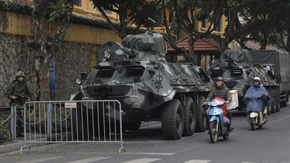 Ảnh tư liệu : Xe bọc thép của quân đội Việt Nam giữ an ninh bên ngoài khách sạn Melia tại Hà Nội khi lãnh đạo Bắc Triều Tiên Kim Jong Un đến họp thượng đỉnh với tổng thống Mỹ Donald Trump ngày 26/02/2019.