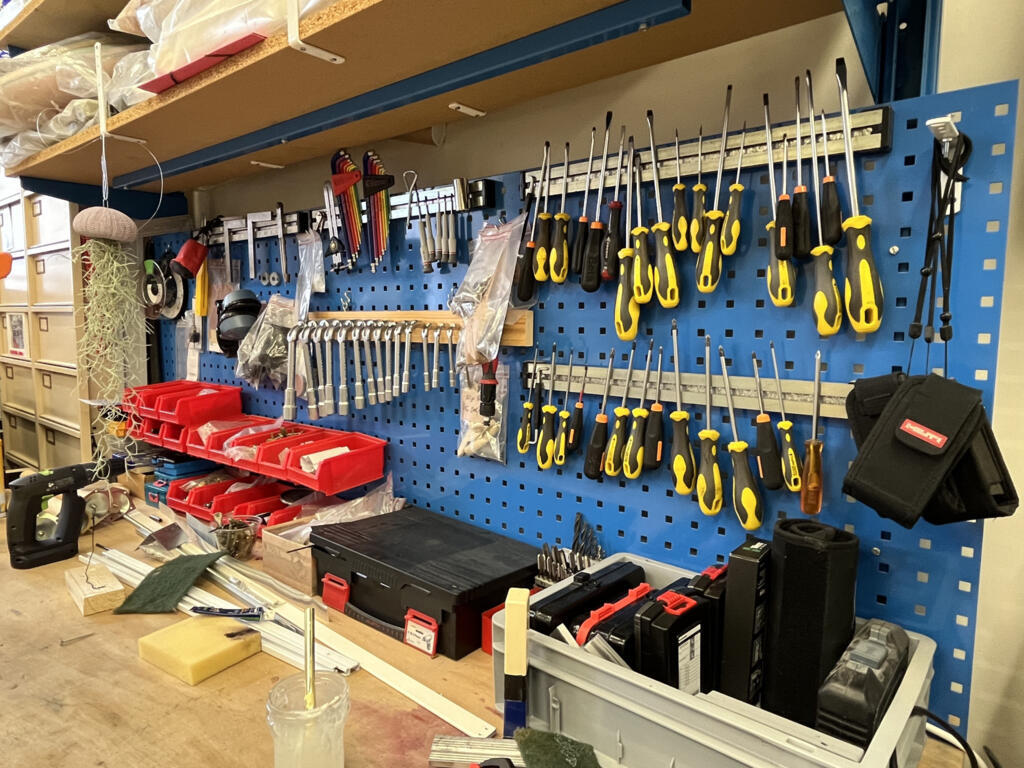 Atelier restauration mobilier contemporain au Mobilier national