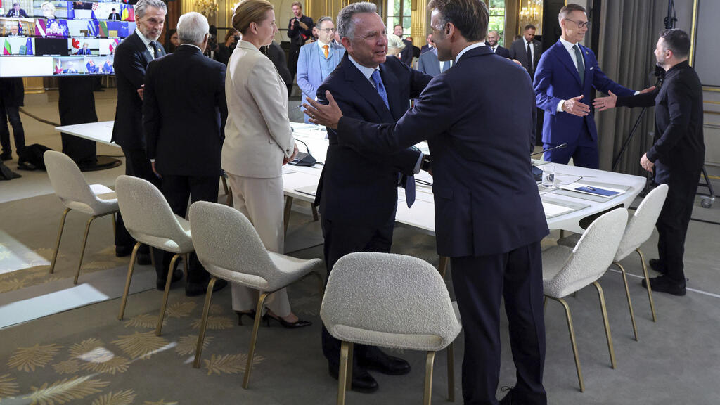 Hội nghị Paris bảo đảm an ninh cho Ukraina, tổ chức tại phủ tổng thống Pháp ngày 04/09/2025. Tổng thống Macron bắt tay đặc sứ Mỹ về Ukraina, Steve Witkoff.