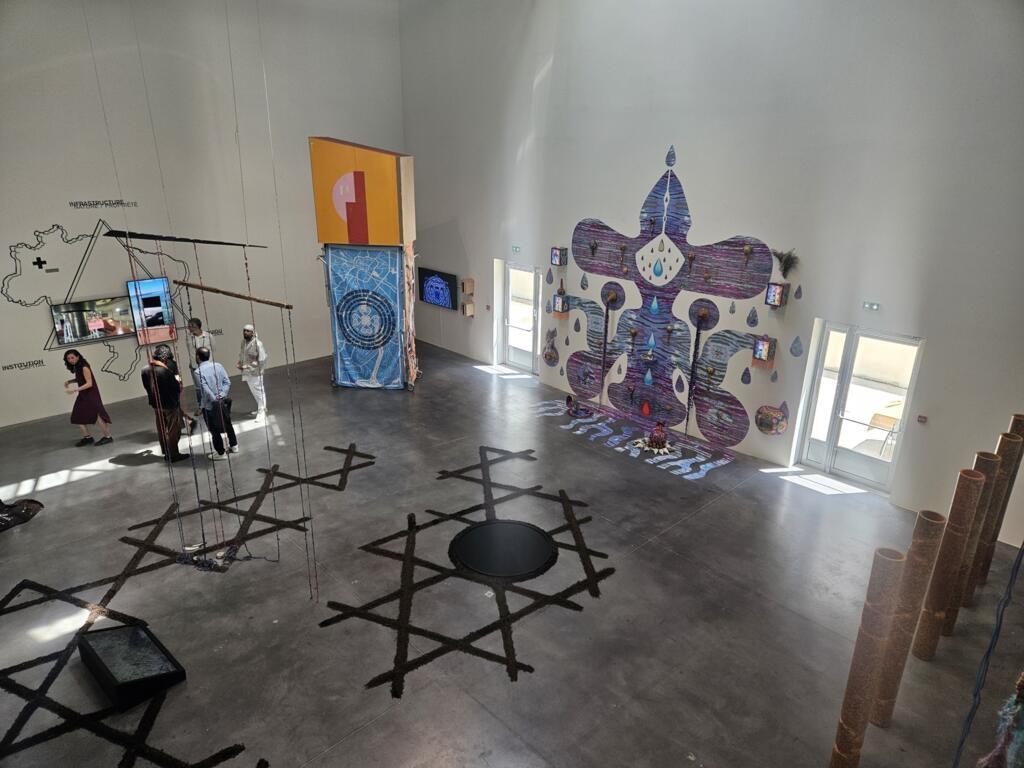 Vista geral da exposição, no Fundo Regional de Arte Contemporânea (Frac) Poitou-Charentes, em Angoulême.