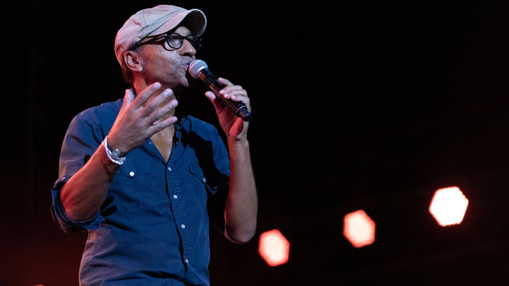 Le batteur Manu Katché, maître de cérémonie, lors de la soirée "One Shot Not" du 4 juillet 2021.