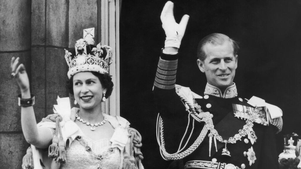 2 juin 53, Elizabeth devient Reine du «Royaume-Uni mais aussi du Canada, Australie, Nouvelle-Zélande, et quatorze autres membres du Commonwealth des nations.