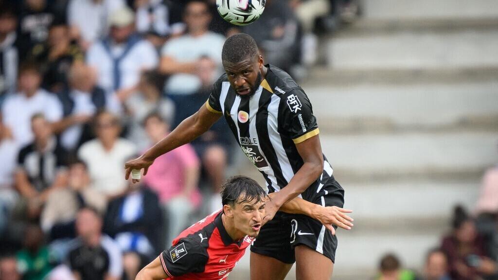 Ligue 1: de l'ombre à la lumière, l'Aigle Ousmane Camara plane enfin avec Angers