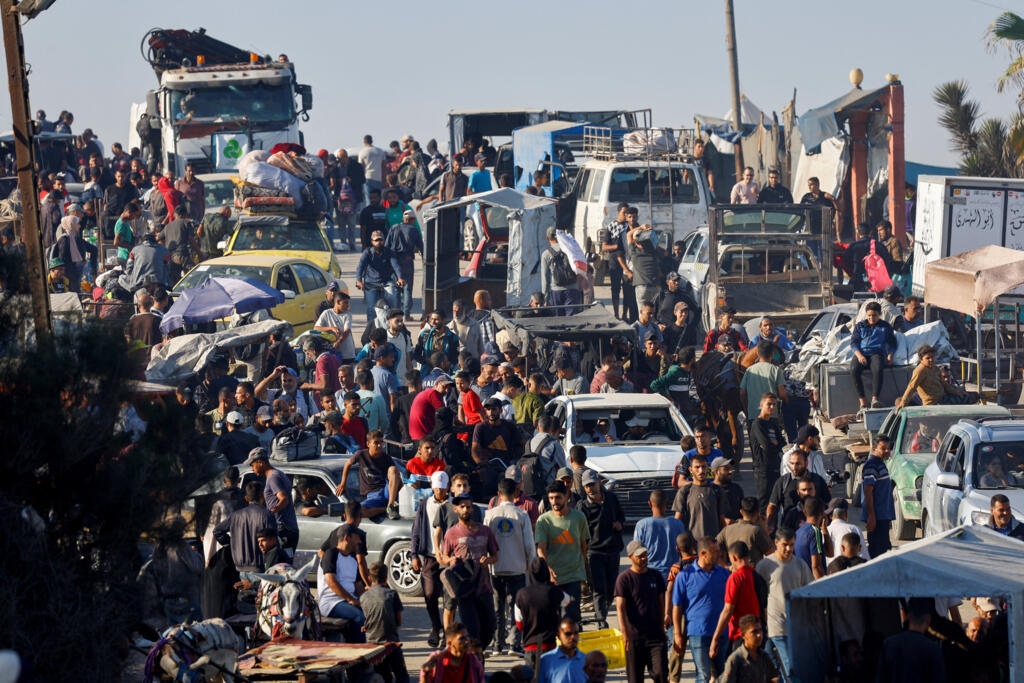 Wapalestina hao wanaendelea kurejea Gaza wakati huu suala la iwapo Hamas itaweka chini silaha likiwa bado kujulikana iwapo litafanyika.