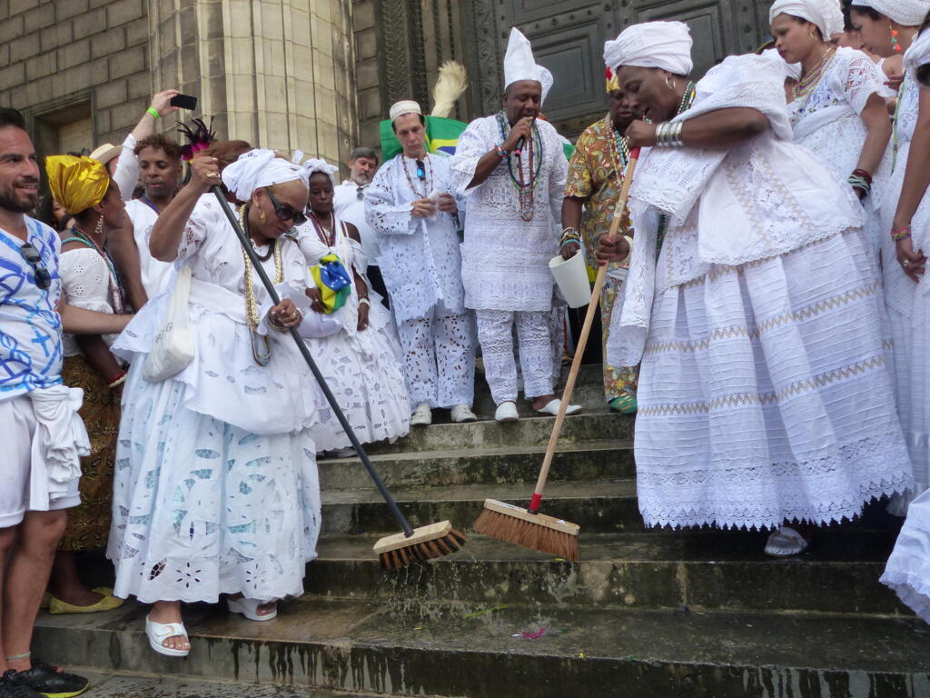 Lavagem das escadarias da Igreja da Madeleine
