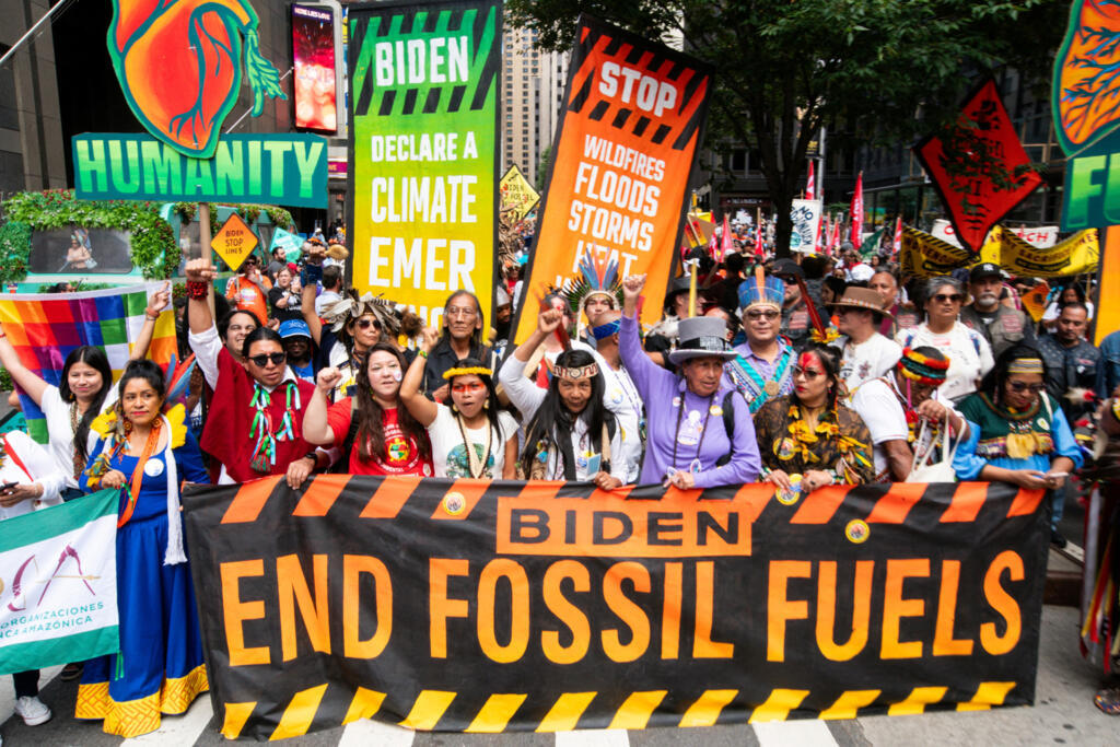 Ativistas indígenas protestam na Marcha da Semana do Clima de Nova York e pedem mais ação ao presidente americano, Joe Biden. (17/09/2023)