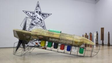 « Dubship I » (Black Starliner), de l’artiste sud-africain Ralph Borland, œuvre présentée du 2 septembre au 9 octobre 2022 dans « Dig Where You Stand », l’exposition itinérante sur le continent africain de l’African Artists’ Foundation (AAF).
