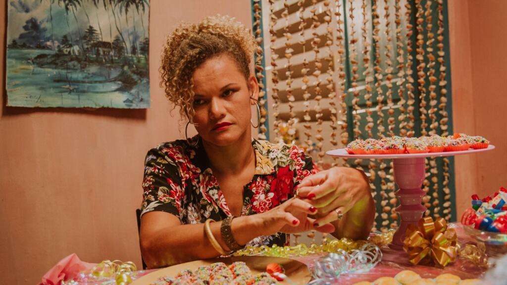 Ane Oliva na pele de Ludmilla, no curta "Infantaria", da diretora alagoana Laís Santos Araújo.