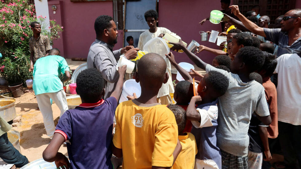 Ugawaji wa chakula ulioandaliwa na Shirika la Mpango wa Chakula Duniani (WFP) mjini Omdurman, Sudani, Septemba 3, 2023.