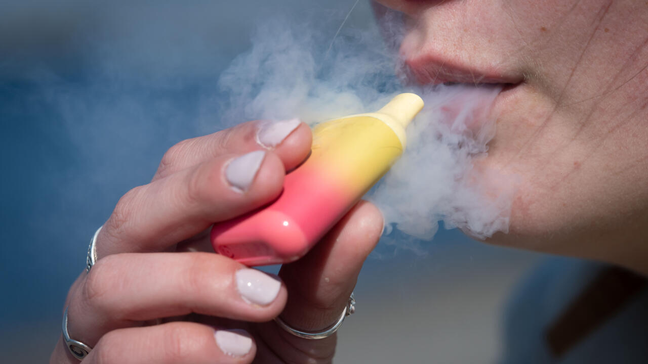 Les «vapoteuses zombies», la nouvelle drogue qui intoxique la jeunesse asiatique