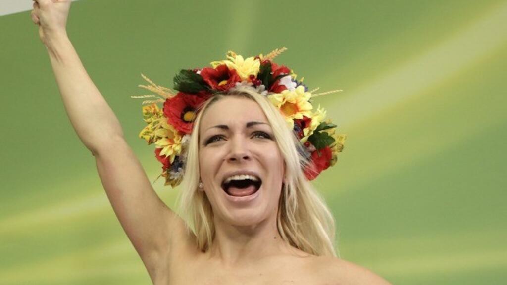 Oriq va kichkina kokraklar bilan porno onlayn tomosha qiling