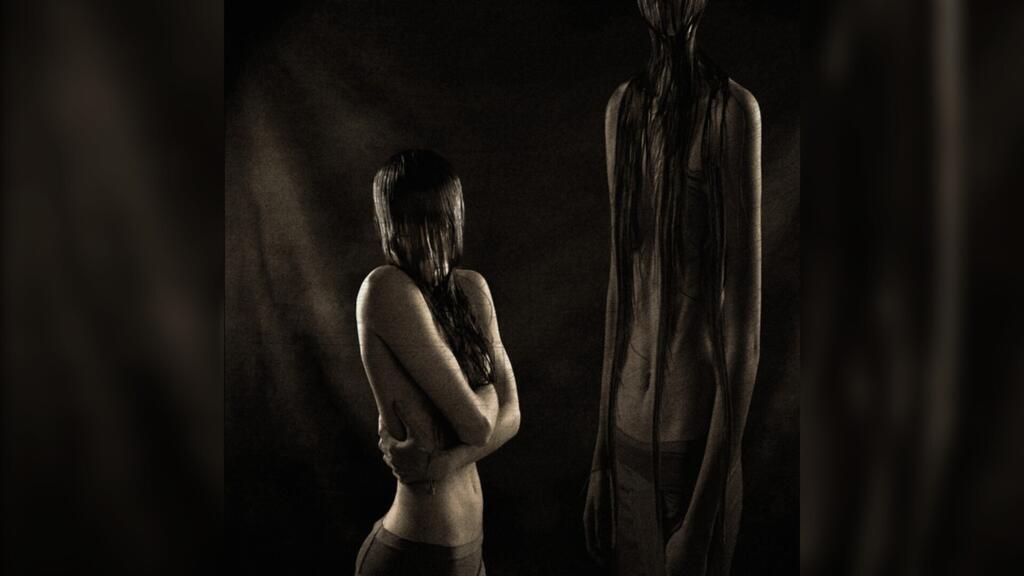 Couverture de l'EP « I am camera » de Sofia Isella, sorti en 2025.