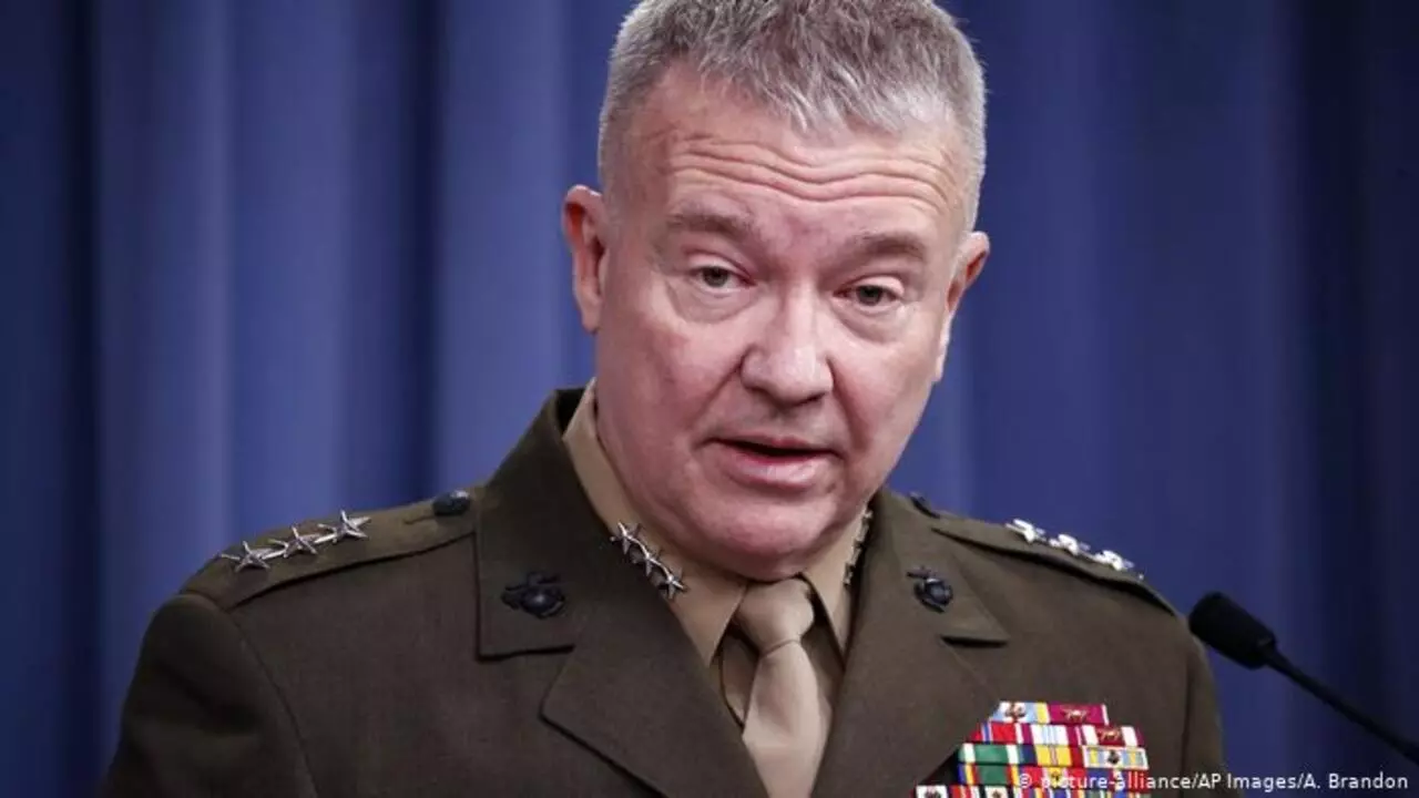 ژنرال کنت مکنزی، فرمانده سنتکام